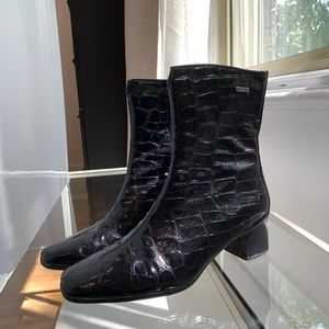 🟥SOLD🟥🥂✨ Valdini - Crocodile embossed shiny leather boots